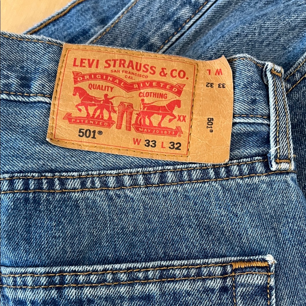 Levi's Classic Straight Denim Jeans - Picture 2 of 14
